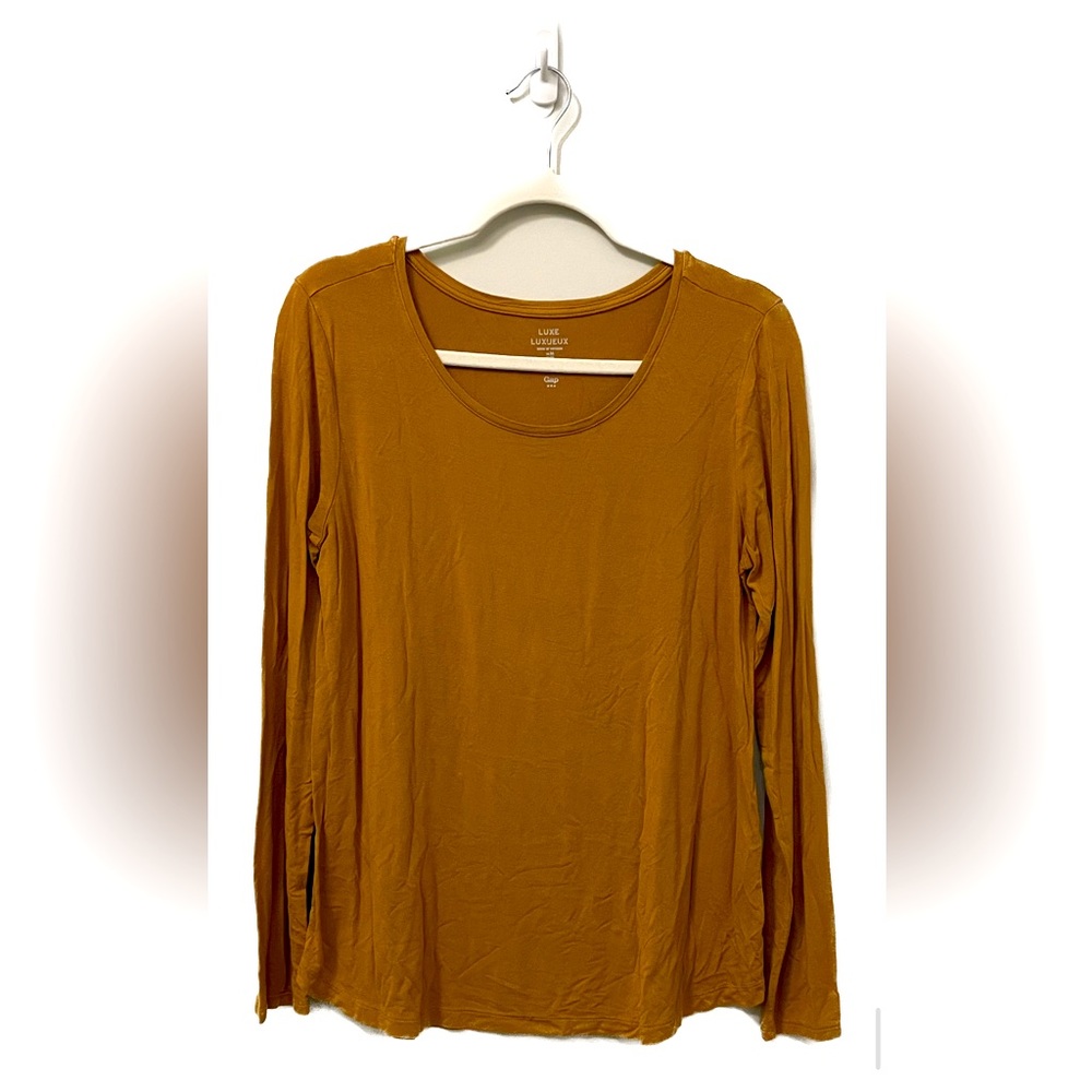 💕 Women’s GAP Luxe long sleeve mustard top in medium, 95% rayon & 5% spa…